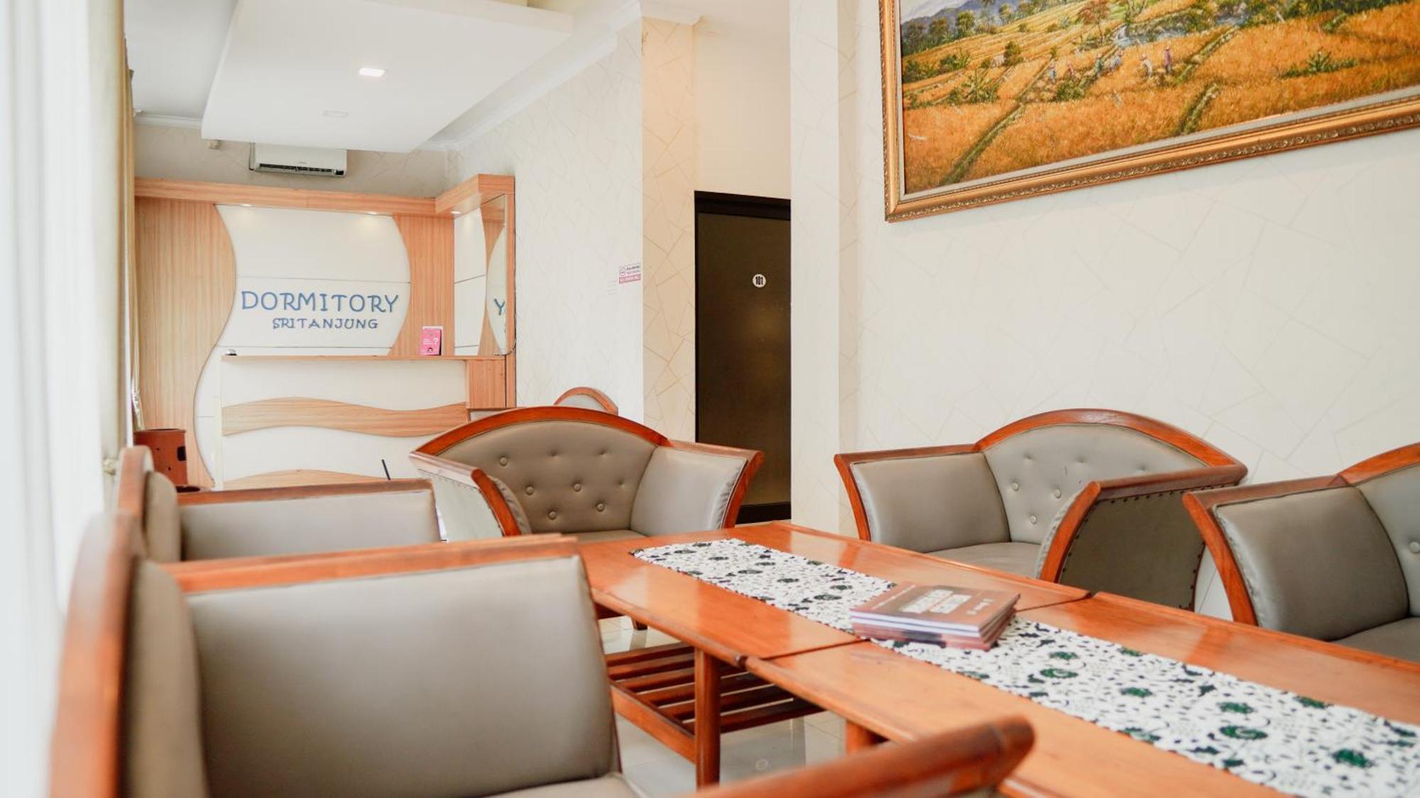 Dormitory Tourism Sritanjung Banyuwangi By Gajahsora Management Экстерьер фото
